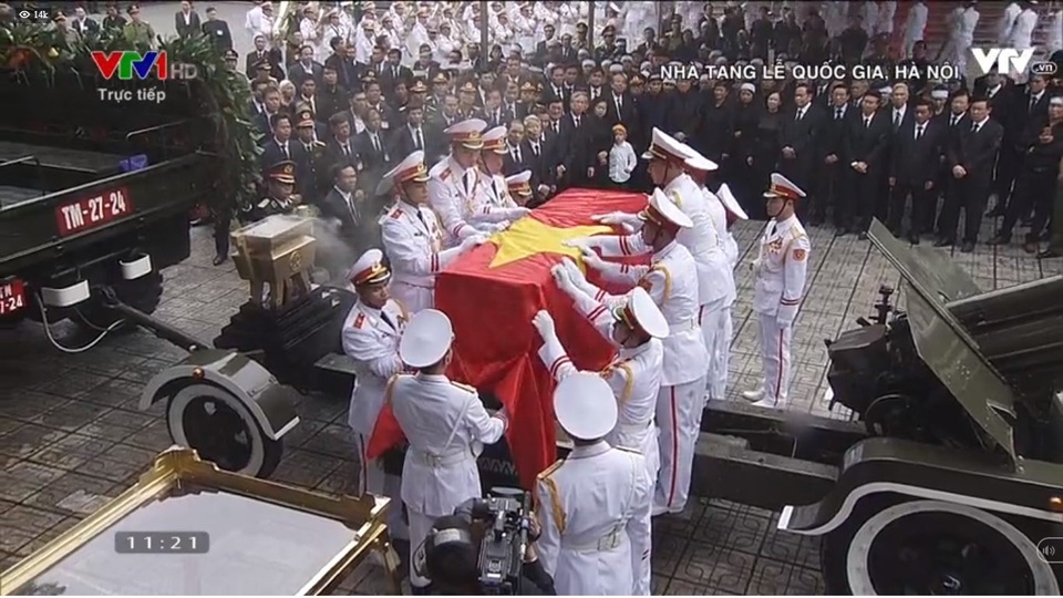 Máy bay đưa nguyên Chủ tịch nước Lê Đức Anh về nơi an nghỉ cuối cùng tại TPHCM - 24