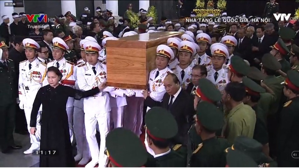 Máy bay đưa nguyên Chủ tịch nước Lê Đức Anh về nơi an nghỉ cuối cùng tại TPHCM - 26