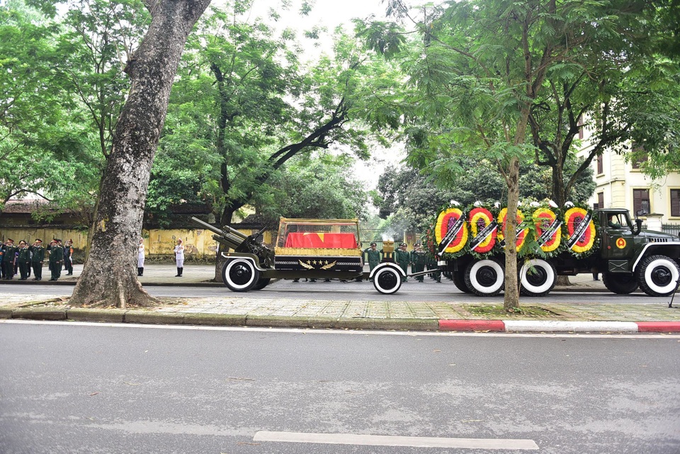 Máy bay đưa nguyên Chủ tịch nước Lê Đức Anh về nơi an nghỉ cuối cùng tại TPHCM - 6