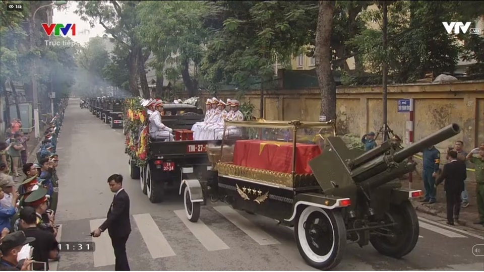 Máy bay đưa nguyên Chủ tịch nước Lê Đức Anh về nơi an nghỉ cuối cùng tại TPHCM - 17