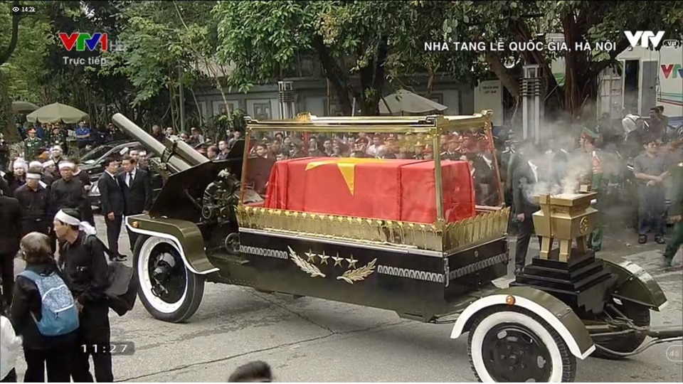 Máy bay đưa nguyên Chủ tịch nước Lê Đức Anh về nơi an nghỉ cuối cùng tại TPHCM - 20