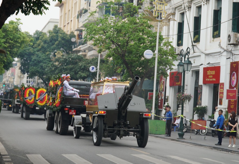 Máy bay đưa nguyên Chủ tịch nước Lê Đức Anh về nơi an nghỉ cuối cùng tại TPHCM - 12