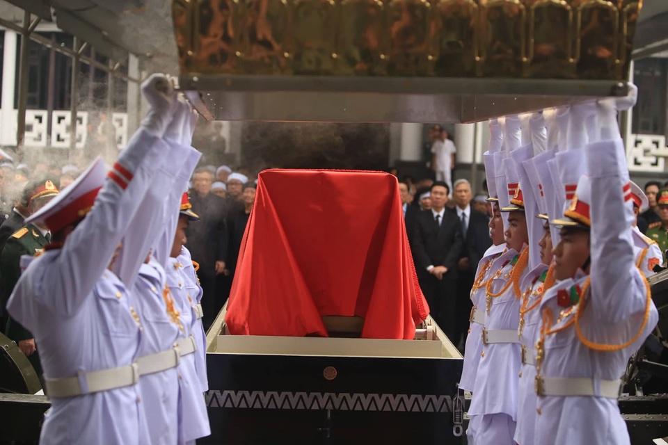 Máy bay đưa nguyên Chủ tịch nước Lê Đức Anh về nơi an nghỉ cuối cùng tại TPHCM - 19