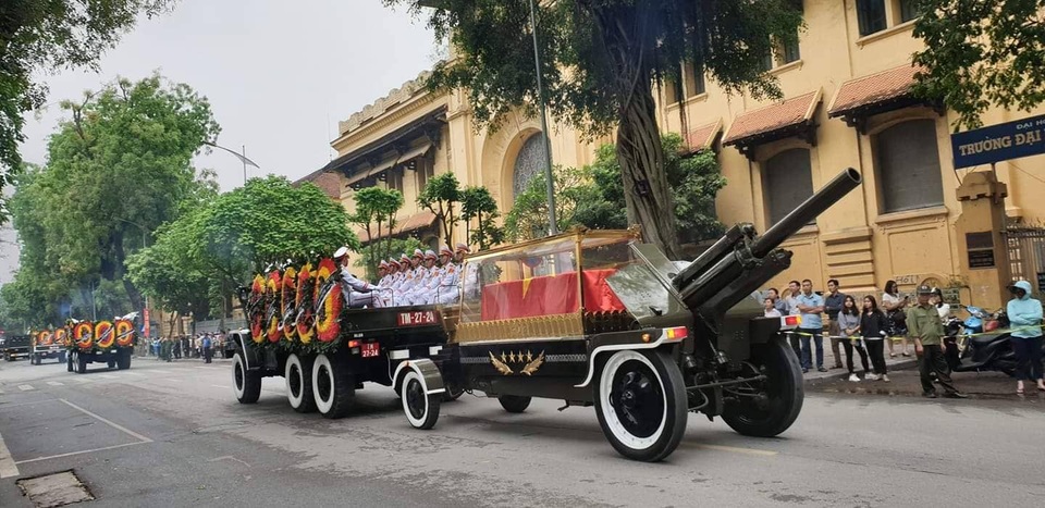 Máy bay đưa nguyên Chủ tịch nước Lê Đức Anh về nơi an nghỉ cuối cùng tại TPHCM - 14