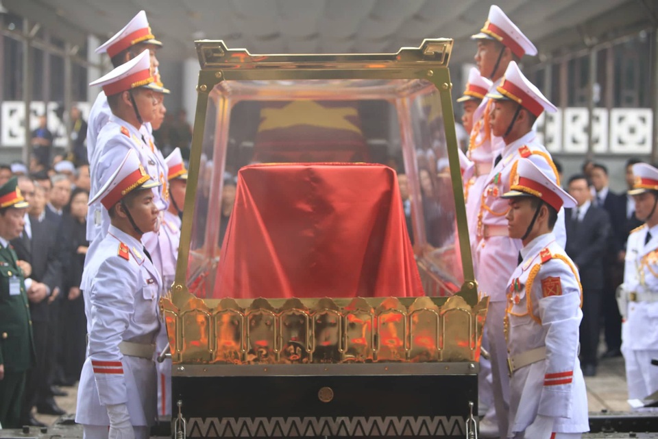 Máy bay đưa nguyên Chủ tịch nước Lê Đức Anh về nơi an nghỉ cuối cùng tại TPHCM - 22