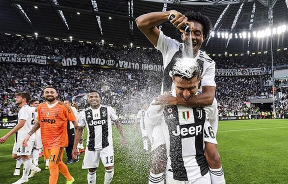 Cận cảnh cuộc sống hạnh phúc với vợ đẹp, con thơ của C.Ronaldo - 5