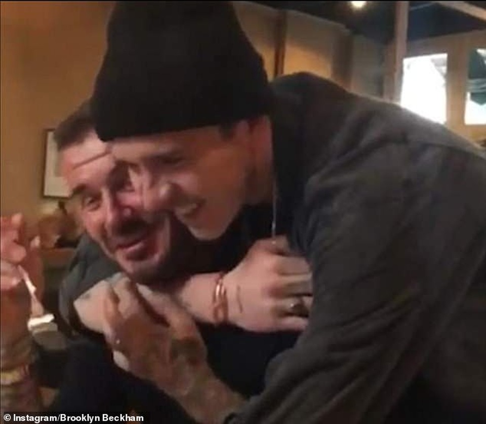 David Beckham đón sinh nhật ấm áp bên vợ con - 16