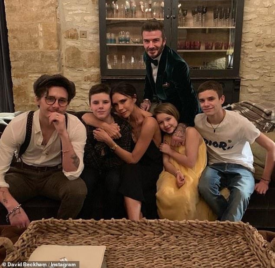 David Beckham đón sinh nhật ấm áp bên vợ con - 18