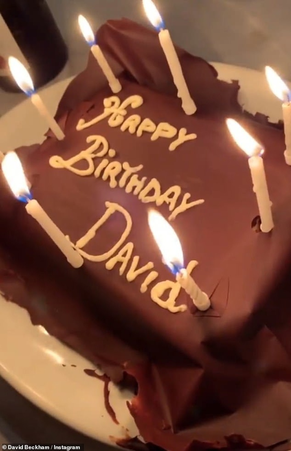 David Beckham đón sinh nhật ấm áp bên vợ con - 4