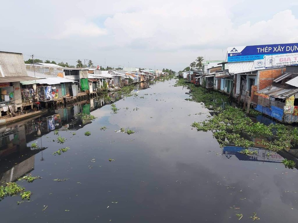 Vụ nước sông đen ngòm: Chưa xác định được “thủ phạm” - 1 Vụ nước sông đen ngòm: Chưa xác định được “thủ phạm” - 1