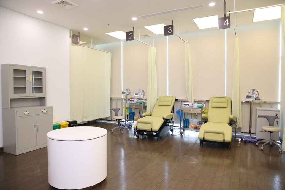 Thoát khỏi nỗi sợ ung thư hậu môn nhờ kết hợp các phương pháp điều trị chuẩn Mỹ - 3 Thoát khỏi nỗi sợ ung thư hậu môn nhờ kết hợp các phương pháp điều trị chuẩn Mỹ - 3