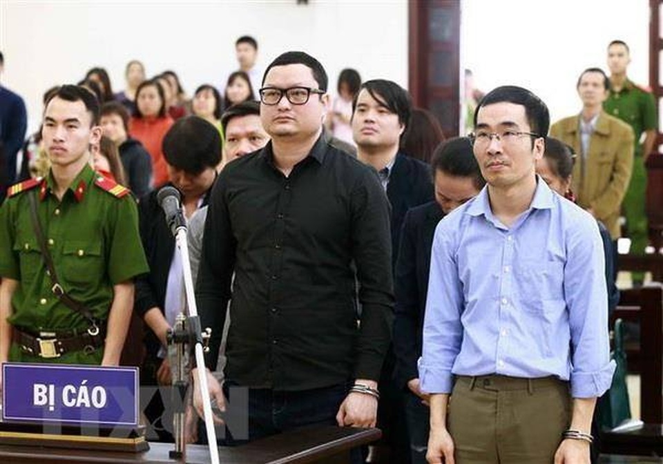 Lần đầu xử vụ thao túng giá chứng khoán, Tòa Hà Nội triệu tập hơn 1.000 bị hại - 1