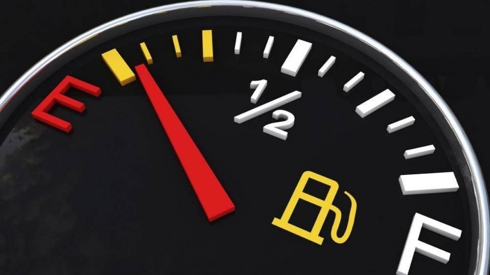 Đợi xe hết xăng mới đổ hay nên đổ sớm? - 1 Đợi xe hết xăng mới đổ hay nên đổ sớm? - 1