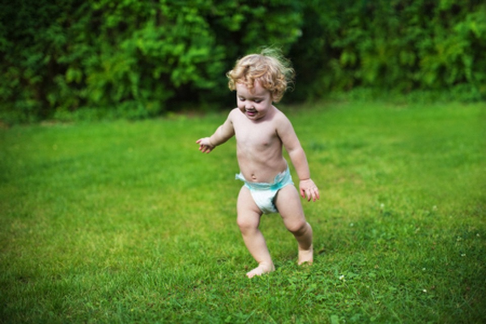 Lưu ý chọn đồ mặc cho con khi vào hè - 1