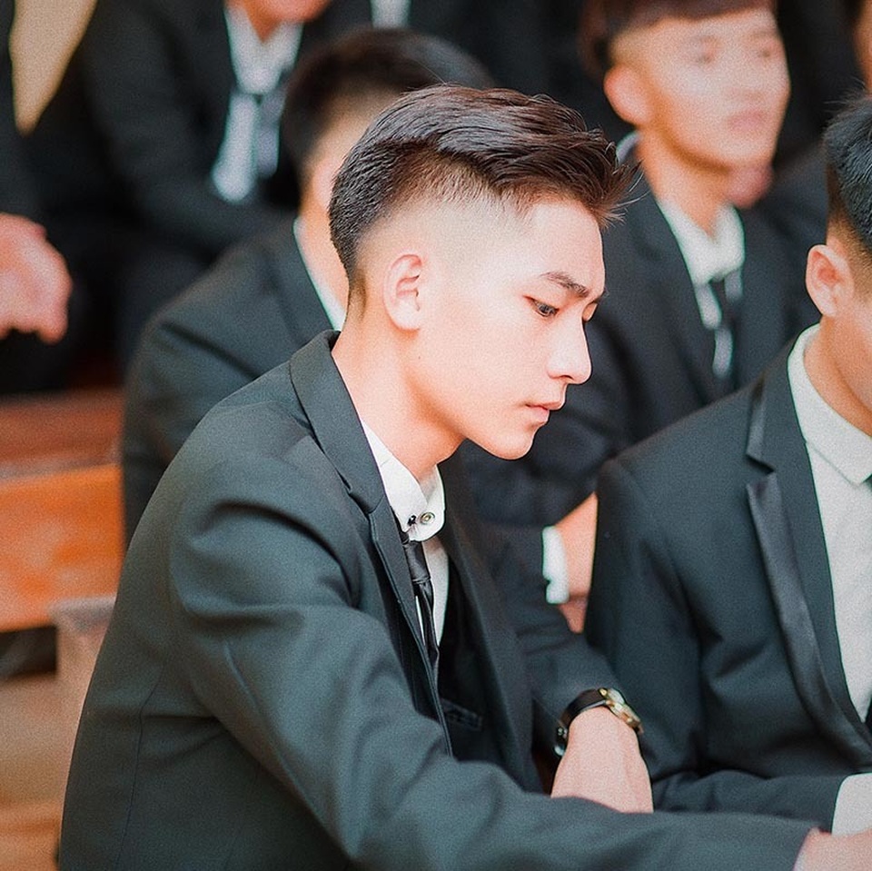Nam sinh Hà Nội được ví là “cực phẩm”, góc nghiêng giống ca sĩ Sơn Tùng M-TP - 1 Nam sinh Hà Nội được ví là “cực phẩm”, góc nghiêng giống ca sĩ Sơn Tùng M-TP - 1