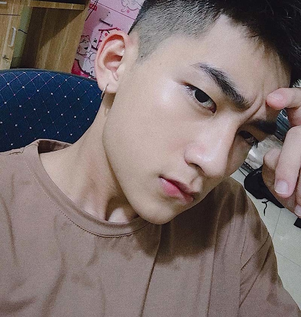 Nam sinh Hà Nội được ví là “cực phẩm”, góc nghiêng giống ca sĩ Sơn Tùng M-TP - 2 Nam sinh Hà Nội được ví là “cực phẩm”, góc nghiêng giống ca sĩ Sơn Tùng M-TP - 2