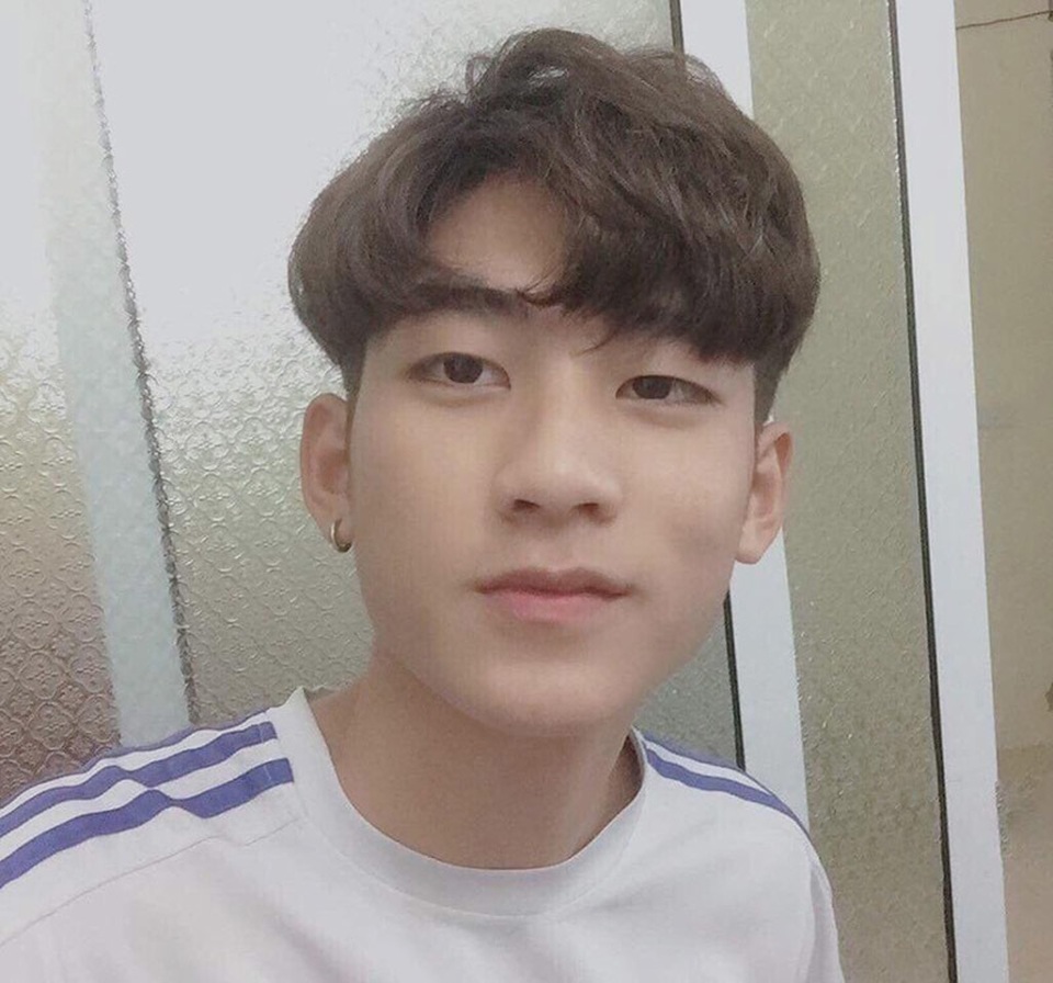 Nam sinh Hà Nội được ví là “cực phẩm”, góc nghiêng giống ca sĩ Sơn Tùng M-TP - 7 Nam sinh Hà Nội được ví là “cực phẩm”, góc nghiêng giống ca sĩ Sơn Tùng M-TP - 7