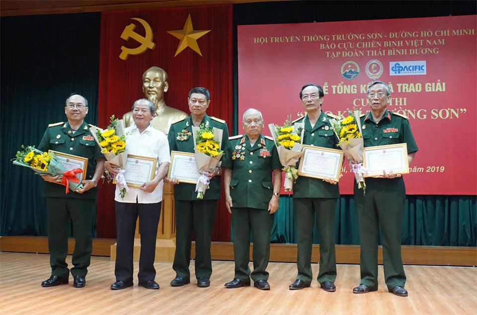 Vị tướng và chuyện chiếc xe giống như “lợn bị cắt tai” ở đường Trường Sơn - 4 Vị tướng và chuyện chiếc xe giống như “lợn bị cắt tai” ở đường Trường Sơn - 4