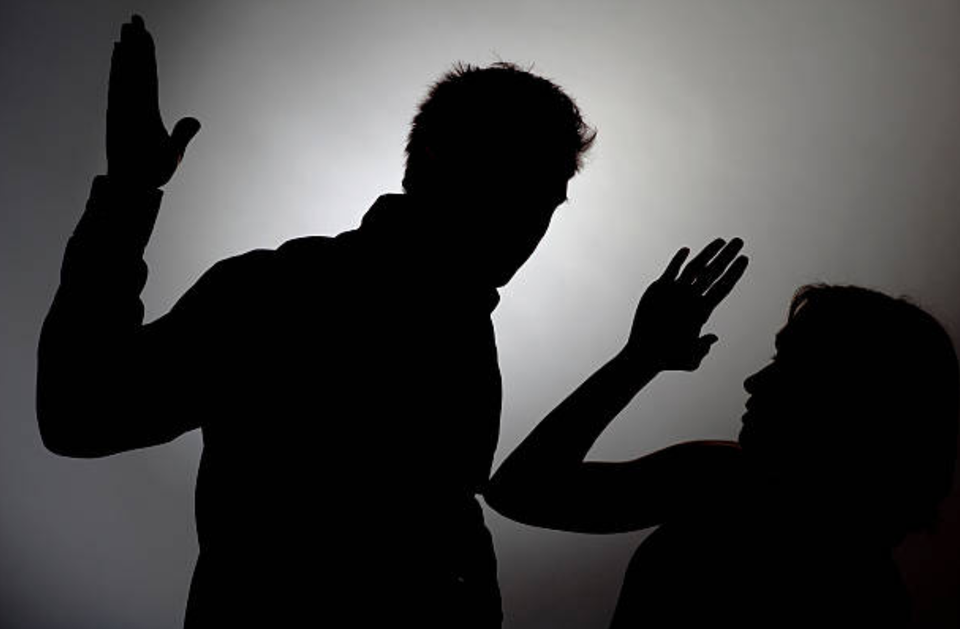 Đi chơi đến giờ quên nấu cơm, tôi bị chồng tát “nổ đom đóm mắt” trước mặt bạn bè - 1 Đi chơi đến giờ quên nấu cơm, tôi bị chồng tát “nổ đom đóm mắt” trước mặt bạn bè - 1
