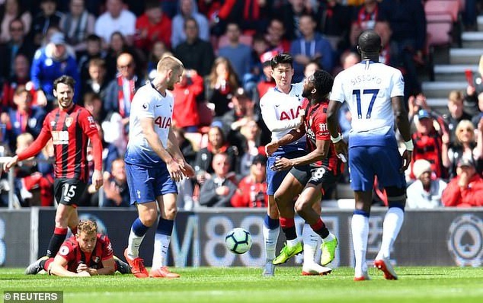 Nhìn lại tình huống Tottenham thất bại vì 2 chiếc thẻ đỏ oan nghiệt - 1 Nhìn lại tình huống Tottenham thất bại vì 2 chiếc thẻ đỏ oan nghiệt - 1