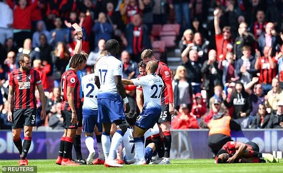 Nhìn lại tình huống Tottenham thất bại vì 2 chiếc thẻ đỏ oan nghiệt - 5 Nhìn lại tình huống Tottenham thất bại vì 2 chiếc thẻ đỏ oan nghiệt - 5