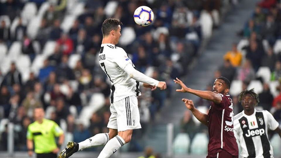 C.Ronaldo lại sắm vai người hùng giúp Juventus thoát thua - 2