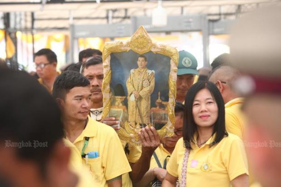Quốc vương Thái Lan đội vương miện hơn 7kg, chính thức đăng quang - 22 Quốc vương Thái Lan đội vương miện hơn 7kg, chính thức đăng quang - 22