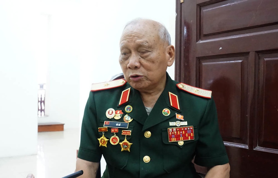 Vị tướng và chuyện chiếc xe giống như “lợn bị cắt tai” ở đường Trường Sơn - 1 Vị tướng và chuyện chiếc xe giống như “lợn bị cắt tai” ở đường Trường Sơn - 1