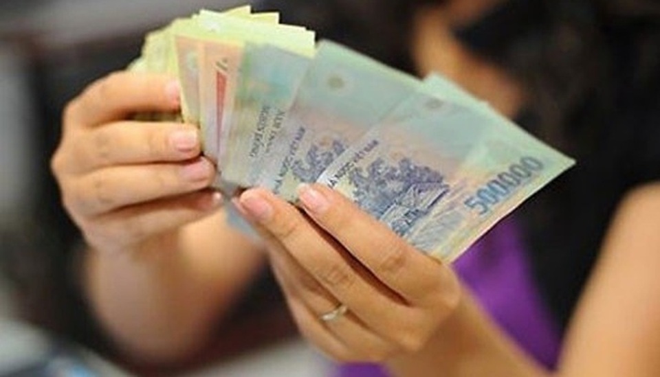 Hạn chế tín dụng đen: Người lao động có thể được tạm ứng tới 3 tháng lương - 1 Hạn chế tín dụng đen: Người lao động có thể được tạm ứng tới 3 tháng lương - 1