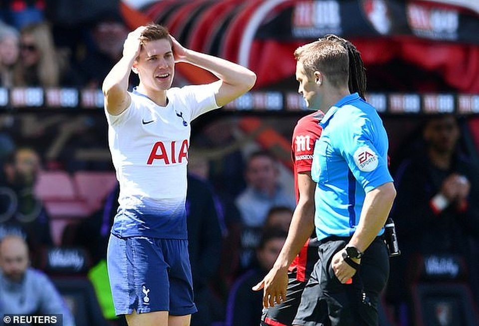 Nhìn lại tình huống Tottenham thất bại vì 2 chiếc thẻ đỏ oan nghiệt - 11 Nhìn lại tình huống Tottenham thất bại vì 2 chiếc thẻ đỏ oan nghiệt - 11