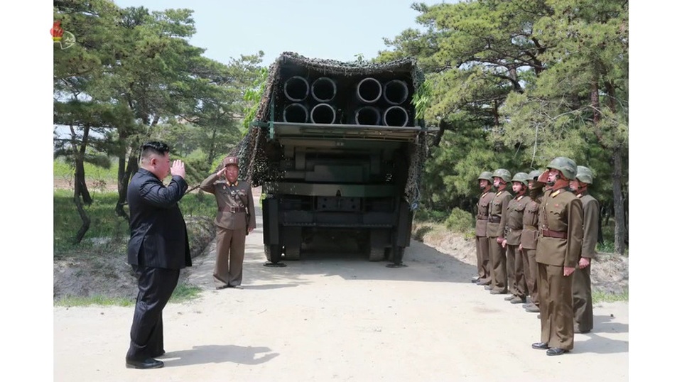 Dàn vũ khí Triều Tiên khai hỏa trong cuộc tập trận phòng thủ - 9 Dàn vũ khí Triều Tiên khai hỏa trong cuộc tập trận phòng thủ - 9