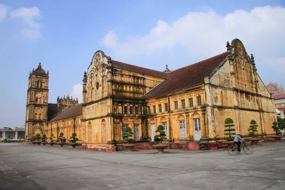 Bộ Văn hoá lần đầu lên tiếng về việc hạ giải nhà thờ Bùi Chu - 2 Bộ Văn hoá lần đầu lên tiếng về việc hạ giải nhà thờ Bùi Chu - 2