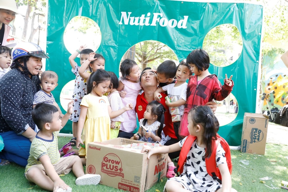 Trẻ suy dinh dưỡng sẽ được chăm sóc dinh dưỡng và uống sữa miễn phí - 2 Trẻ suy dinh dưỡng sẽ được chăm sóc dinh dưỡng và uống sữa miễn phí - 2
