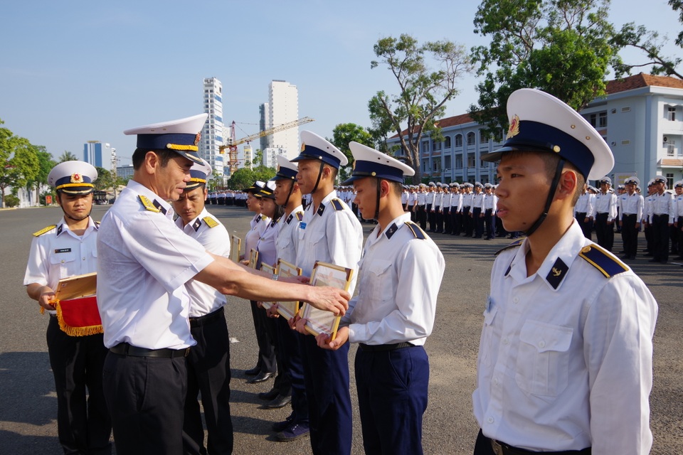 Học viện Hải Quân khen thưởng thành tích học viên dự thi Olympic Toán học - 1 Học viện Hải Quân khen thưởng thành tích học viên dự thi Olympic Toán học - 1