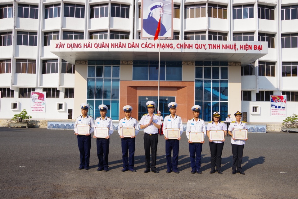 Học viện Hải Quân khen thưởng thành tích học viên dự thi Olympic Toán học - 2 Học viện Hải Quân khen thưởng thành tích học viên dự thi Olympic Toán học - 2