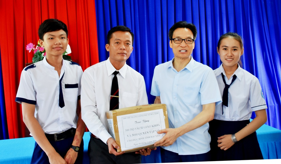 Phó Thủ tướng Vũ Đức Đam thăm Trường Phổ thông Dân tộc nội trú Bạc Liêu - 2 Phó Thủ tướng Vũ Đức Đam thăm Trường Phổ thông Dân tộc nội trú Bạc Liêu - 2