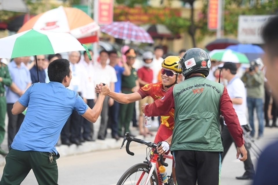 Quỹ Vòng tay đồng đội tiếp tục trao 200 triệu đồng giúp đỡ học sinh nghèo tỉnh Điện Biên - 8 Quỹ Vòng tay đồng đội tiếp tục trao 200 triệu đồng giúp đỡ học sinh nghèo tỉnh Điện Biên - 8