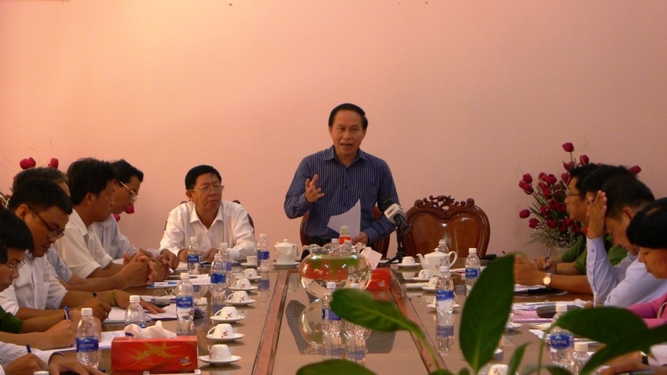 Vụ nước sông đen ngòm: Tạm đình chỉ hoạt động một nhà máy - 4 Vụ nước sông đen ngòm: Tạm đình chỉ hoạt động một nhà máy - 4