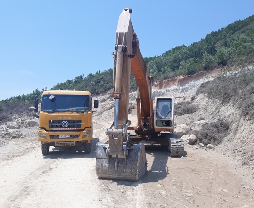 Ngăn chặn “đất tặc” trên núi Mò O: Một phụ nữ ngất xỉu rồi tử vong? - 2 Ngăn chặn “đất tặc” trên núi Mò O: Một phụ nữ ngất xỉu rồi tử vong? - 2