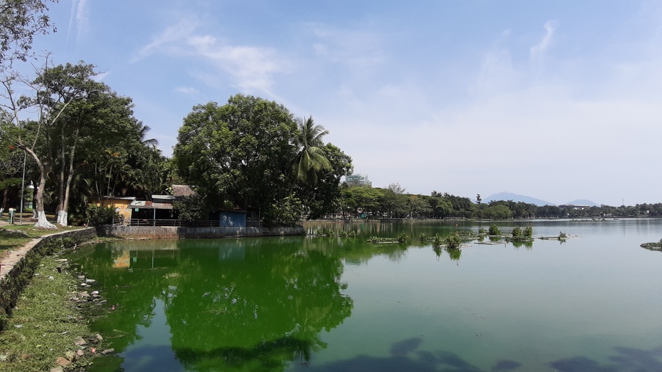 Nước thải hôi thối tuồn ra công viên lớn nhất Đà Nẵng - 1 Nước thải hôi thối tuồn ra công viên lớn nhất Đà Nẵng - 1