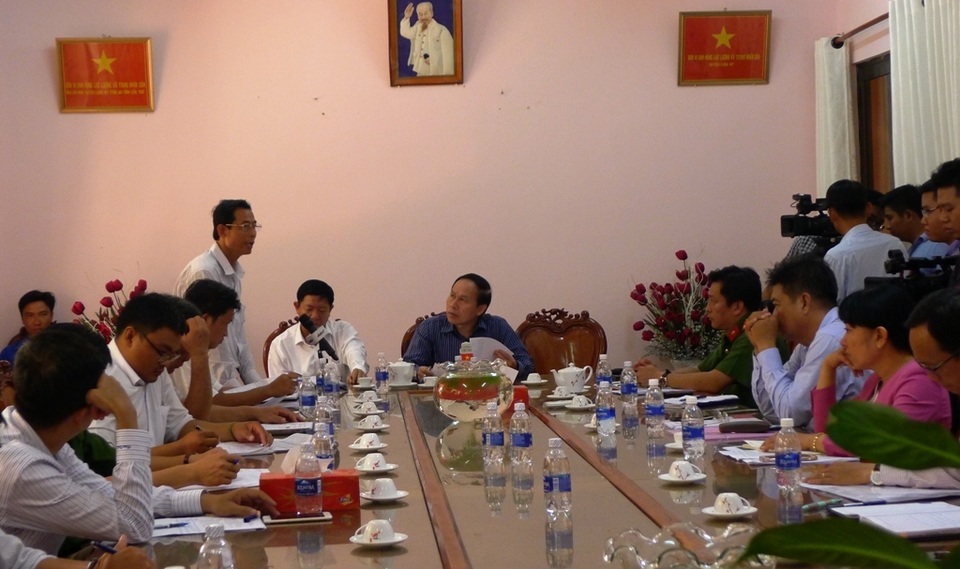 Vụ nước sông đen ngòm: Tạm đình chỉ hoạt động một nhà máy - 5 Vụ nước sông đen ngòm: Tạm đình chỉ hoạt động một nhà máy - 5