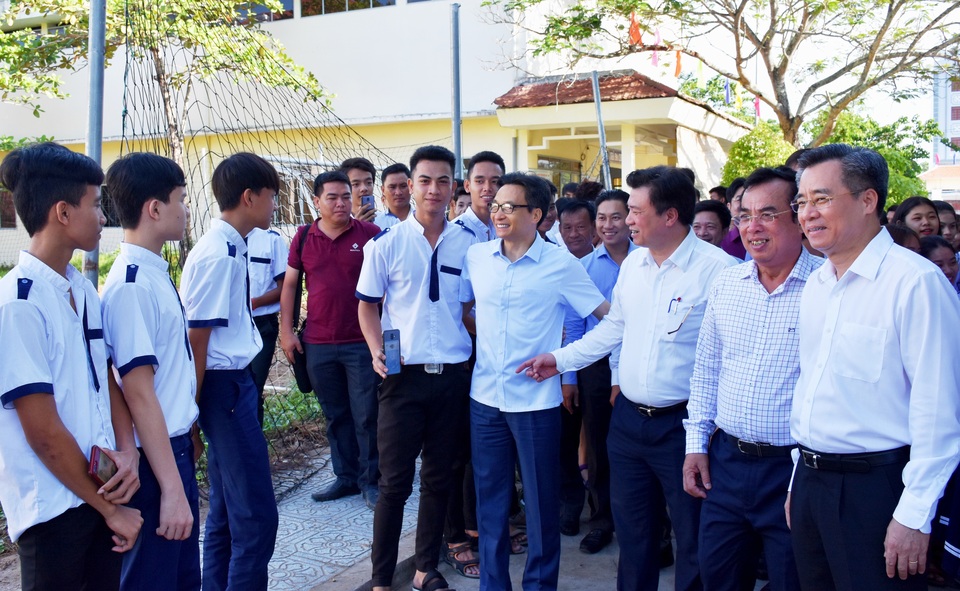 Phó Thủ tướng Vũ Đức Đam thăm Trường Phổ thông Dân tộc nội trú Bạc Liêu - 1 Phó Thủ tướng Vũ Đức Đam thăm Trường Phổ thông Dân tộc nội trú Bạc Liêu - 1