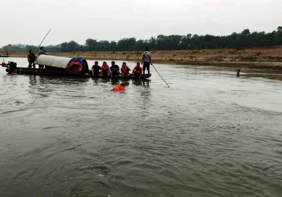 Tắm sông, 4 học sinh đuối nước thương tâm - 1 Tắm sông, 4 học sinh đuối nước thương tâm - 1