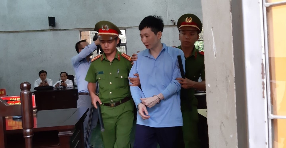 Tử hình nguyên cán bộ ngân hàng chiếm đoạt trên 114 tỷ đồng - 2 Tử hình nguyên cán bộ ngân hàng chiếm đoạt trên 114 tỷ đồng - 2