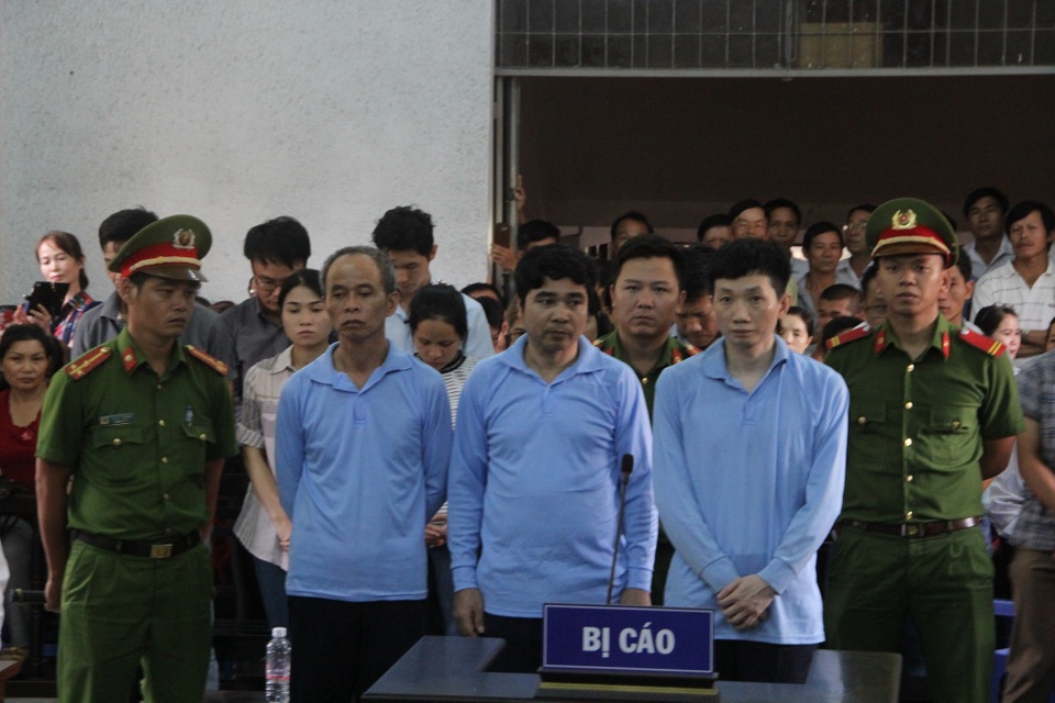 Tử hình nguyên cán bộ ngân hàng chiếm đoạt trên 114 tỷ đồng - 1 Tử hình nguyên cán bộ ngân hàng chiếm đoạt trên 114 tỷ đồng - 1
