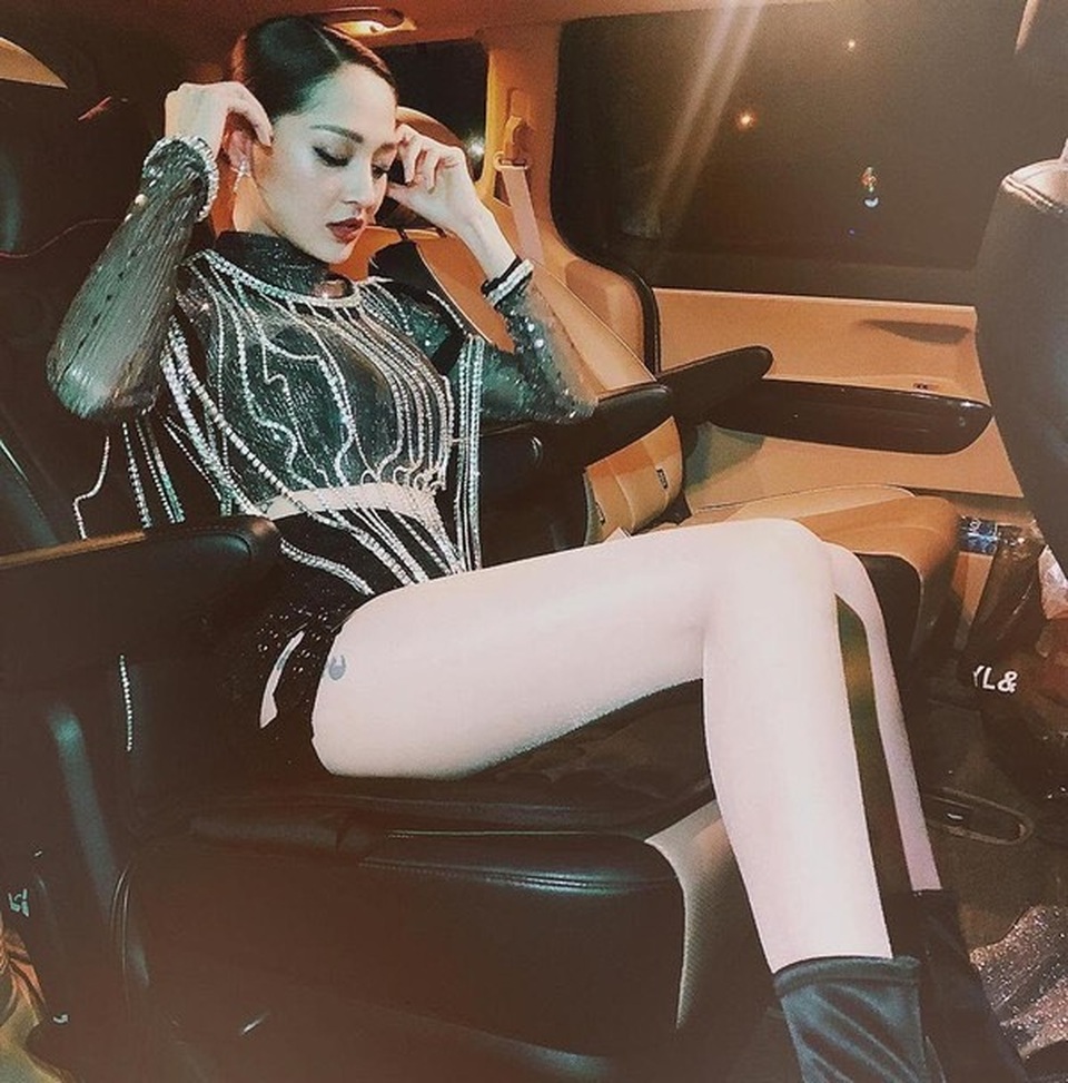 Huyền My than “muốn trẹo cổ” khi gắn 2kg... xích lên tóc - 5