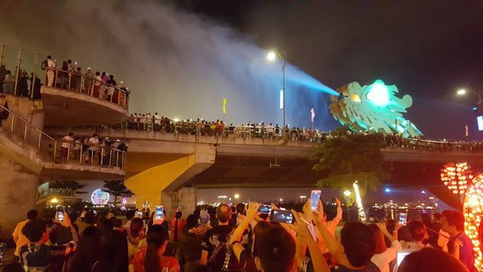 Cầu Rồng dừng phun lửa trong 5 đêm diễn ra lễ hội pháo hoa quốc tế - 1 Cầu Rồng dừng phun lửa trong 5 đêm diễn ra lễ hội pháo hoa quốc tế - 1