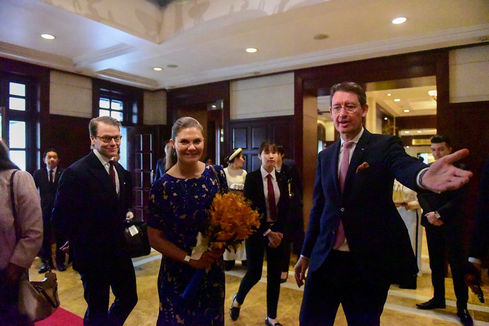 Công chúa Thụy Điển thăm căn hầm trú bom dưới khách sạn 5 sao ở Hà Nội - 1 Công chúa Thụy Điển thăm căn hầm trú bom dưới khách sạn 5 sao ở Hà Nội - 1