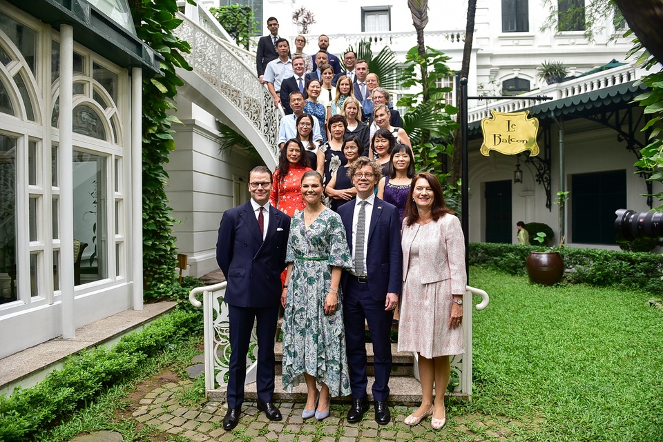 Công chúa Thụy Điển thăm căn hầm trú bom dưới khách sạn 5 sao ở Hà Nội - 11 Công chúa Thụy Điển thăm căn hầm trú bom dưới khách sạn 5 sao ở Hà Nội - 11