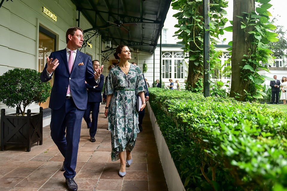 Công chúa Thụy Điển thăm căn hầm trú bom dưới khách sạn 5 sao ở Hà Nội - 7 Công chúa Thụy Điển thăm căn hầm trú bom dưới khách sạn 5 sao ở Hà Nội - 7